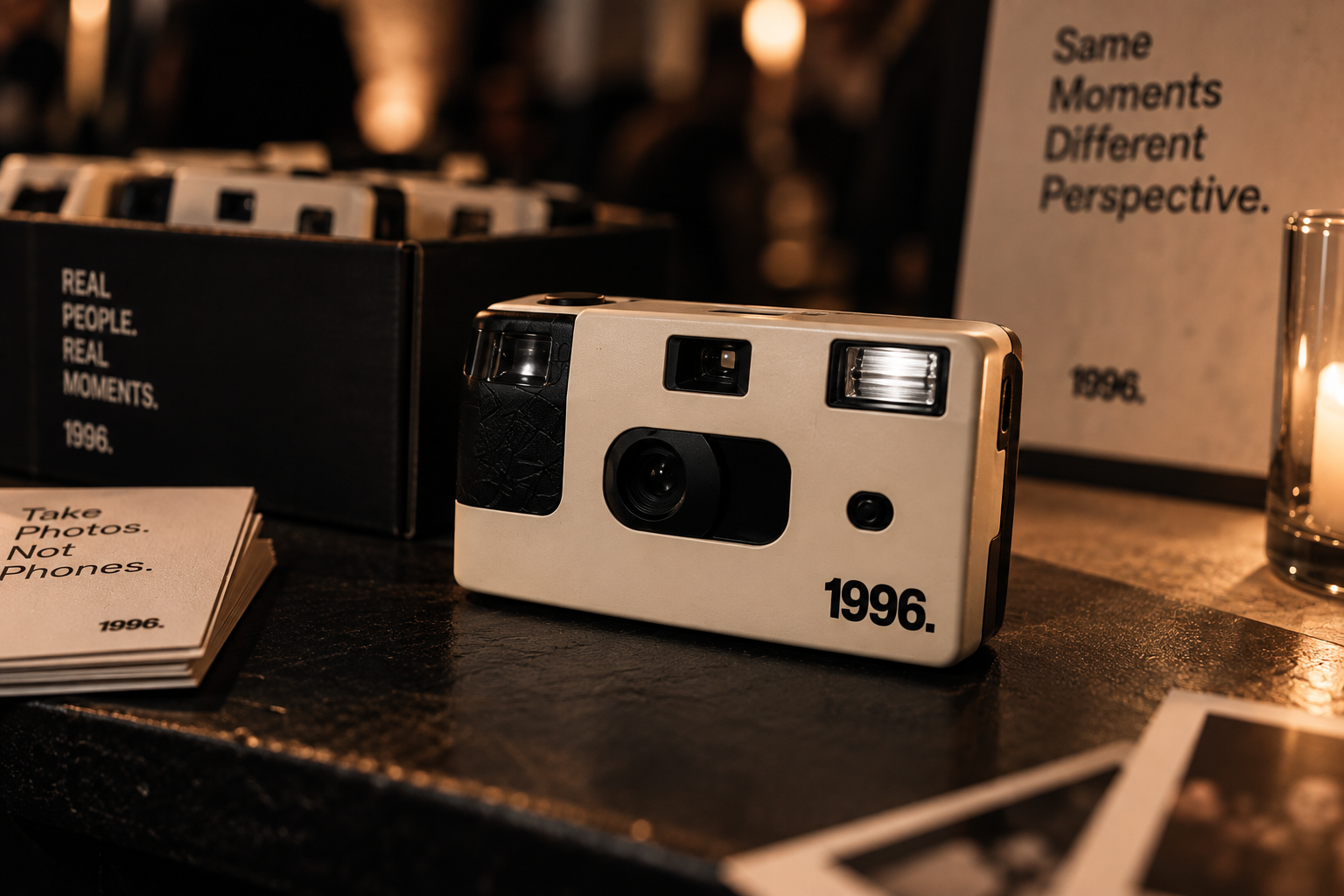1996. analoge Kameras auf einem Event – Gäste fotografieren Momente analog